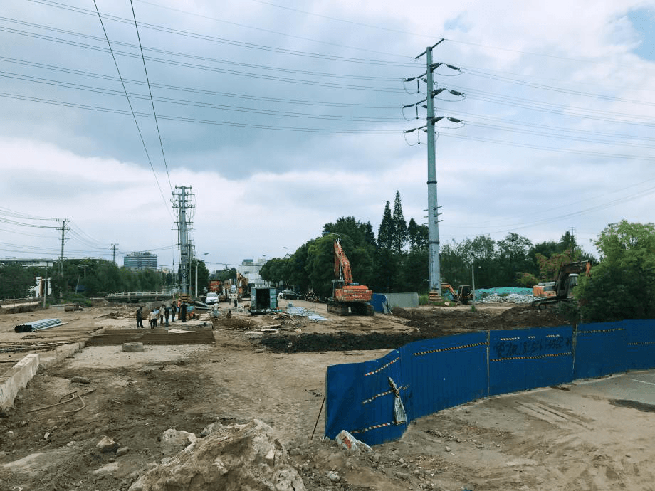 江蘇江河機械廠門口修路