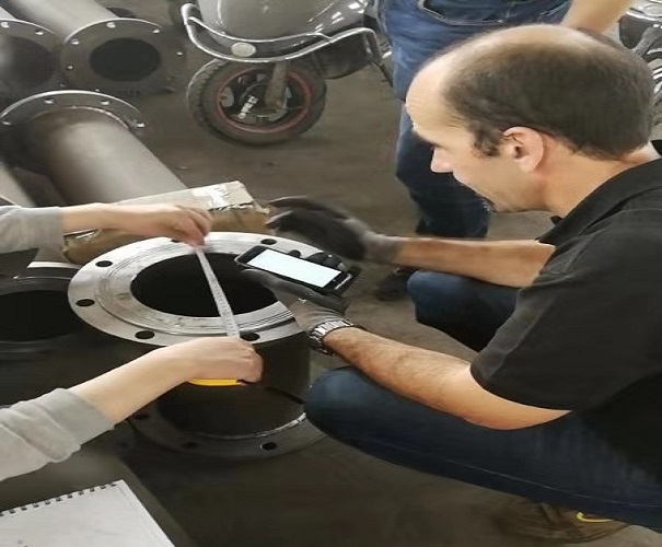 原來西班牙客戶是這樣檢驗(yàn)?zāi)湍ヌ沾蓮?fù)合管的