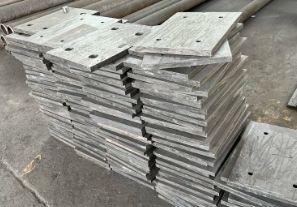 高強(qiáng)度高鉻合金熔煉復(fù)合耐磨板的耐磨層厚度多少？