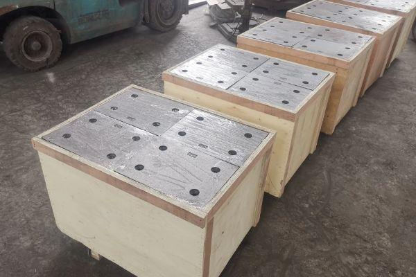 高強度高鉻合金熔煉復合耐磨板