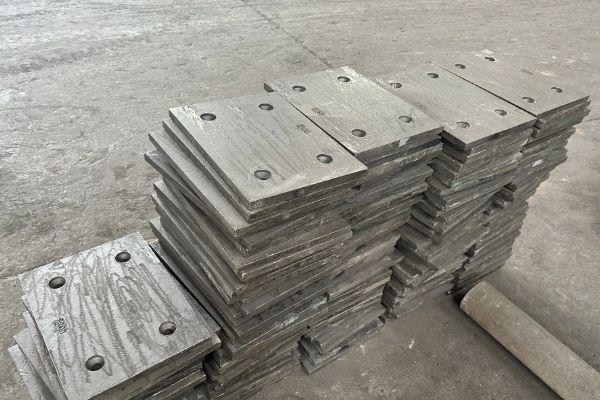 高強度高鉻合金熔煉復合耐磨板